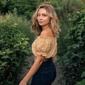 70s style off shoulder floral peasant top ✨